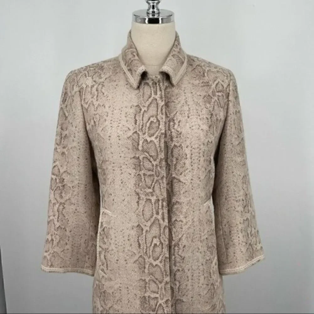 Tahari snakeskin print coat size Medium BoxS 3/4 sleeves medium length